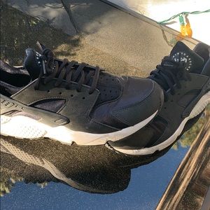 Black and n Black Huaraches Basically New!